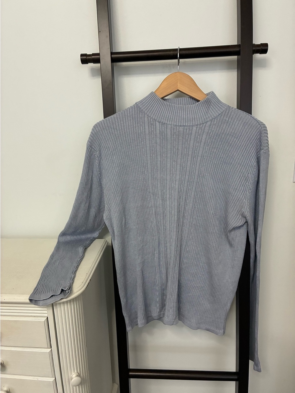 Nina Charles for Kasper Light Blue Ribbed Mock Neck Sweater. Size L. 100% silk